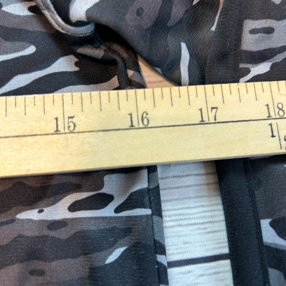 Under‎ Armour Gray Camouflage Camo Full Zip Loose Jacket Youth Boys Size Medium
